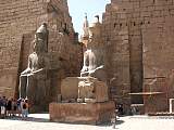 Statuen von Ramses II. am Eingang