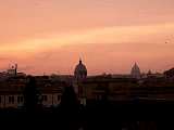 Sonnenuntergang über den Dächern von Rom