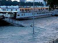 tn_Donauhochwasser15082002016_JPG.jpg