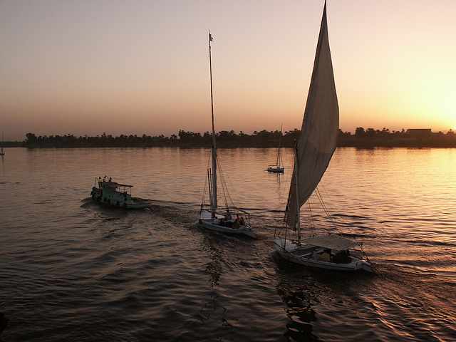 feluccas on Nile, when there is no wind